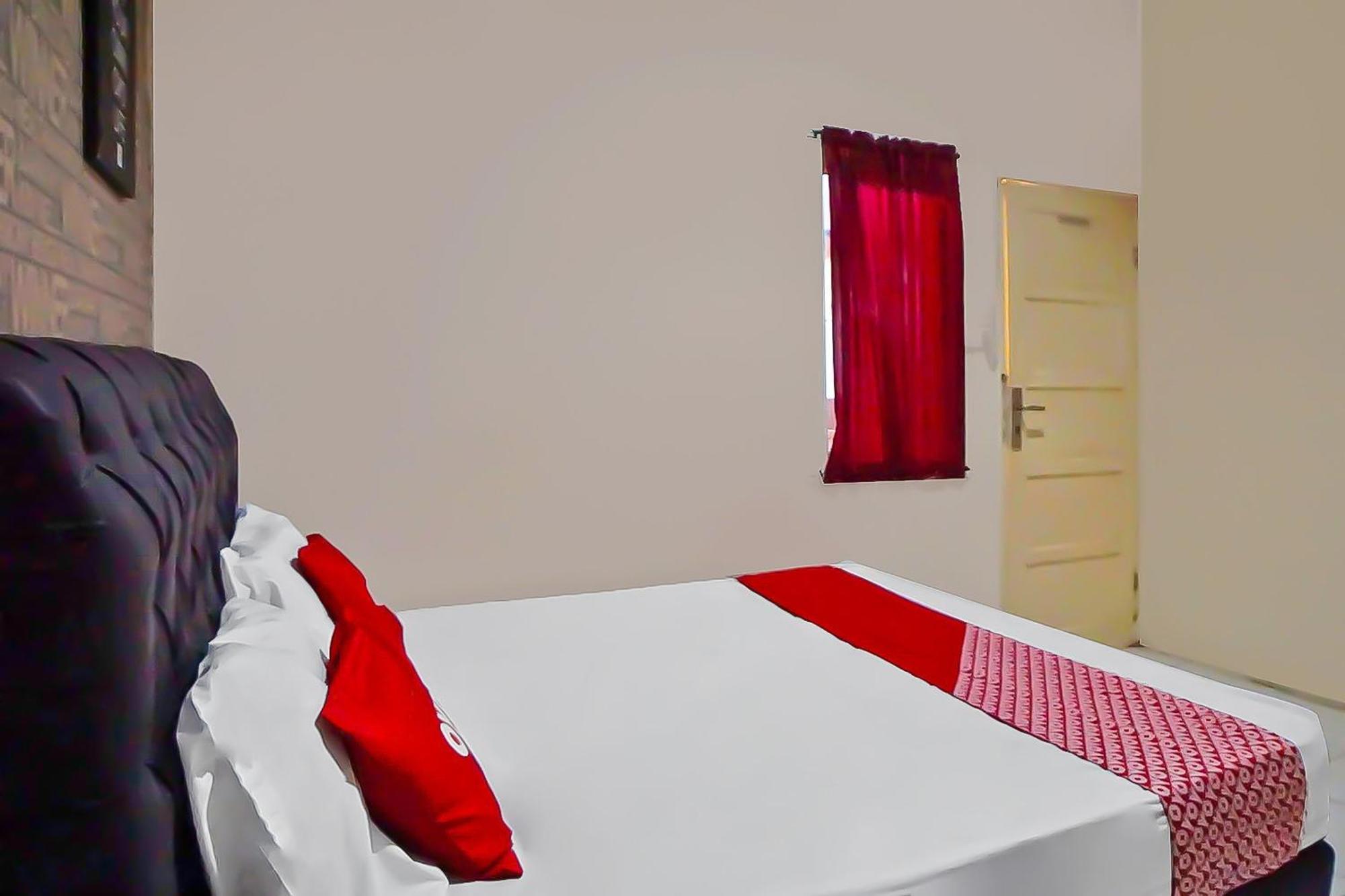 Oyo 92342 Hotel Batik Traveller เมดาน ภายนอก รูปภาพ